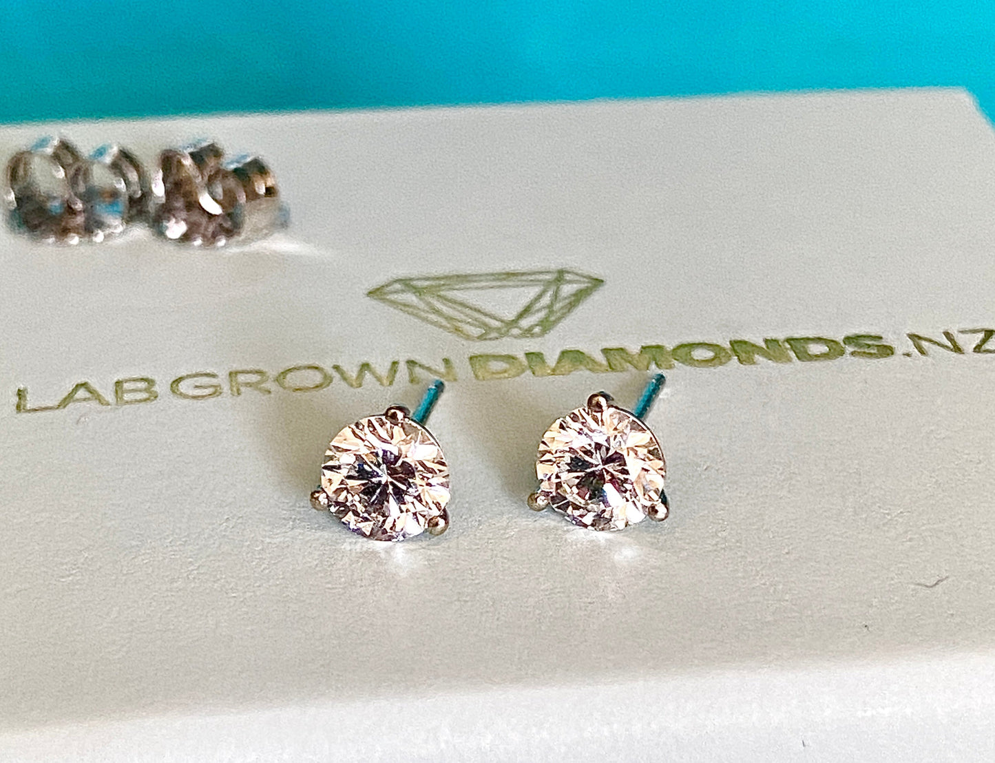 Platinum 3 Claw Studs